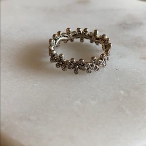 Pandora dazzling daisy flower ring